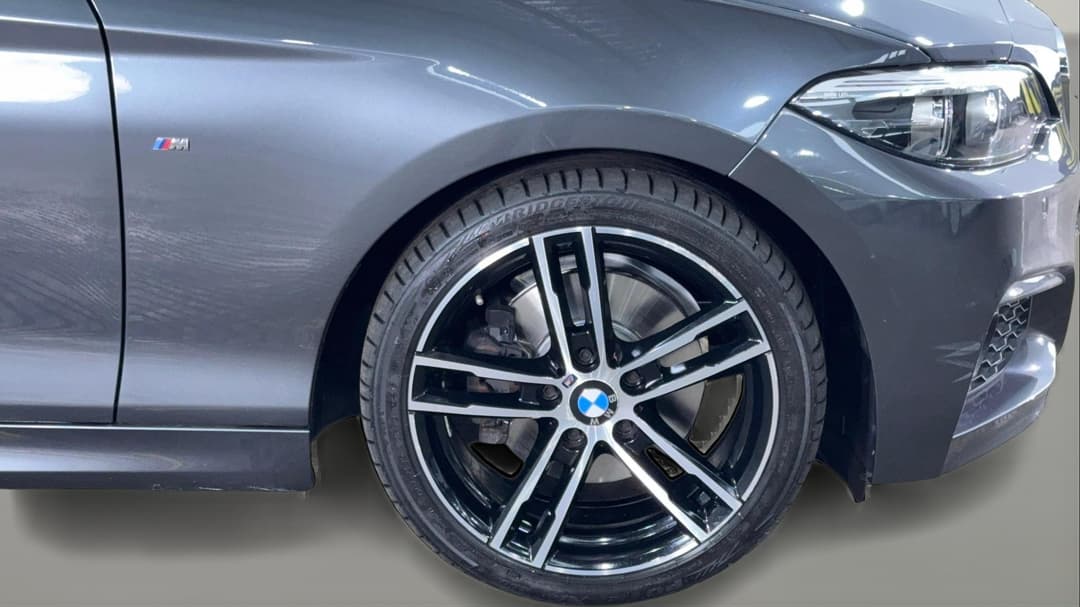 2018 BMW 2 20i M Sport, Automatic, 61514 km, Right Front Wheel