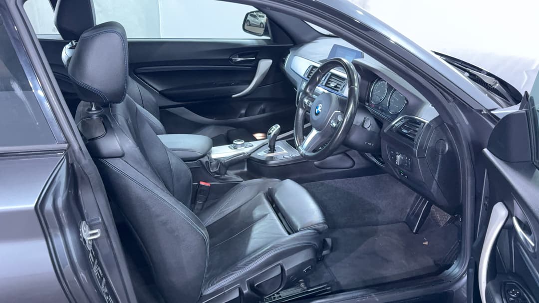 2018 BMW 2 20i M Sport, Automatic, 61514 km, Right Side Front Door Cabin View