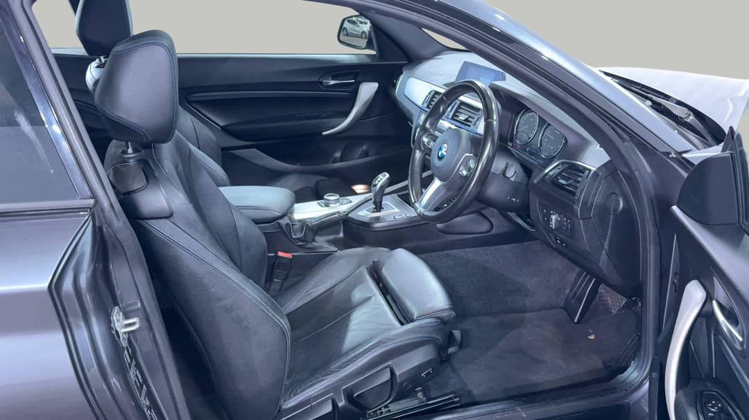 2018 BMW 2 20i M Sport, Automatic, 61514 km, Right Side Front Door Cabin View