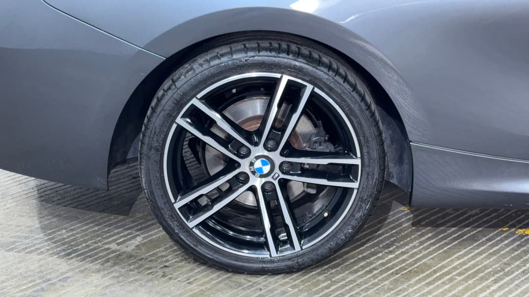 2018 BMW 2 20i M Sport, Automatic, 61514 km, Right Rear Wheel