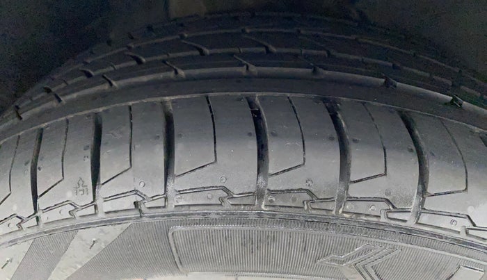 2021 Tata ALTROZ XZ PETROL, Petrol, Manual, 64,833 km, Right Front Tyre Tread