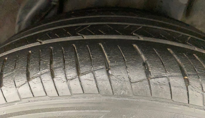 2018 Hyundai Verna 1.6 VTVT SX, Petrol, Manual, 32,982 km, Left Rear Tyre Tread