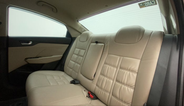 2018 Hyundai Verna 1.6 VTVT SX, Petrol, Manual, 32,982 km, Right Side Rear Door Cabin