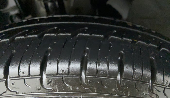 2019 Renault Kwid RXL, Petrol, Manual, 6,913 km, Left Front Tyre Tread