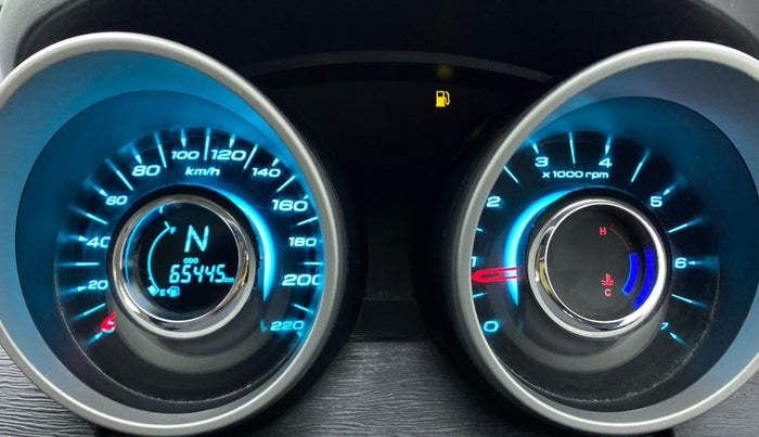 2017 Mahindra XUV500 W8 FWD, Diesel, Manual, 65,481 km, Odometer Image