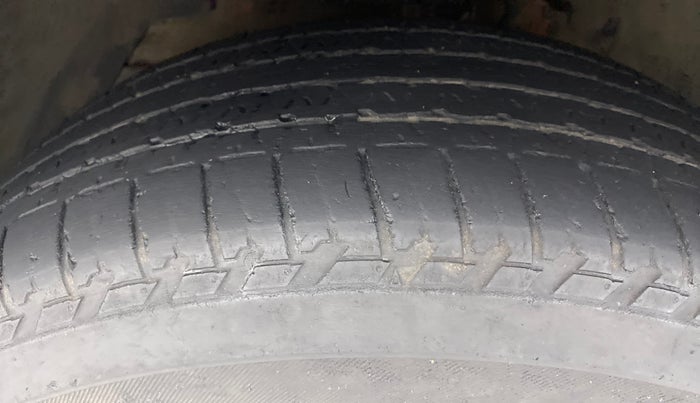 2017 Mahindra XUV500 W8 FWD, Diesel, Manual, 65,481 km, Left Front Tyre Tread