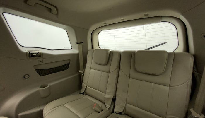 2017 Mahindra XUV500 W8 FWD, Diesel, Manual, 65,481 km, Third Seat Row ( optional )