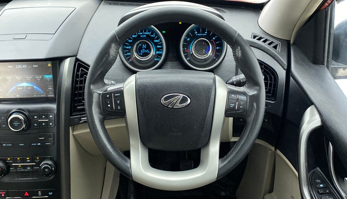 2017 Mahindra XUV500 W8 FWD, Diesel, Manual, 65,481 km, Steering Wheel Close Up