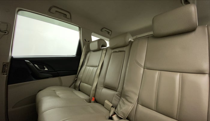 2017 Mahindra XUV500 W8 FWD, Diesel, Manual, 65,481 km, Right Side Rear Door Cabin
