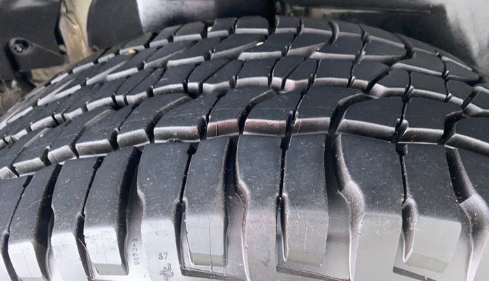 2016 Mahindra XUV500 W4, Diesel, Manual, 74,461 km, Right Rear Tyre Tread