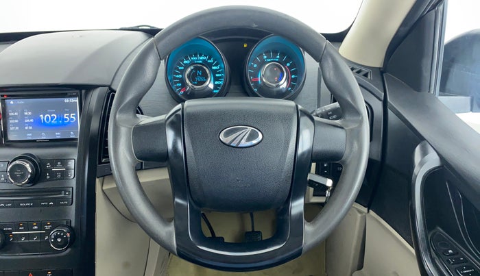 2016 Mahindra XUV500 W4, Diesel, Manual, 74,461 km, Steering Wheel Close Up