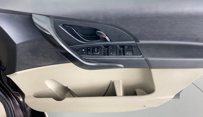 2016 Mahindra XUV500 W4, Diesel, Manual, 74,461 km, Driver Side Door Panels Control