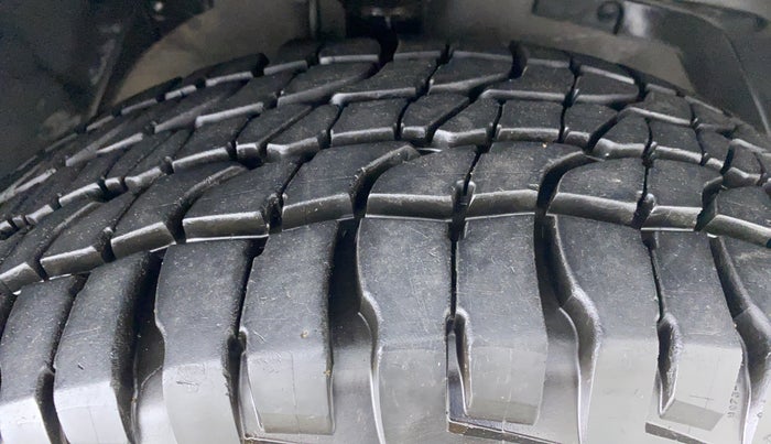 2016 Mahindra XUV500 W4, Diesel, Manual, 74,461 km, Right Front Tyre Tread