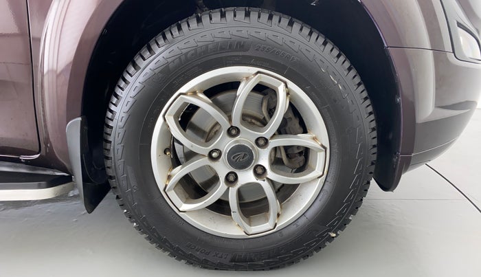 2016 Mahindra XUV500 W4, Diesel, Manual, 74,461 km, Right Front Wheel