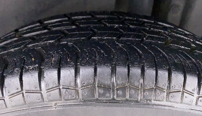 2017 Maruti Swift VXI D, Petrol, Manual, 50,772 km, Left Rear Tyre Tread