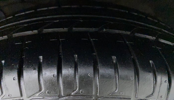 2017 Maruti Ciaz VXI PLUS, Petrol, Manual, 63,181 km, Left Rear Tyre Tread