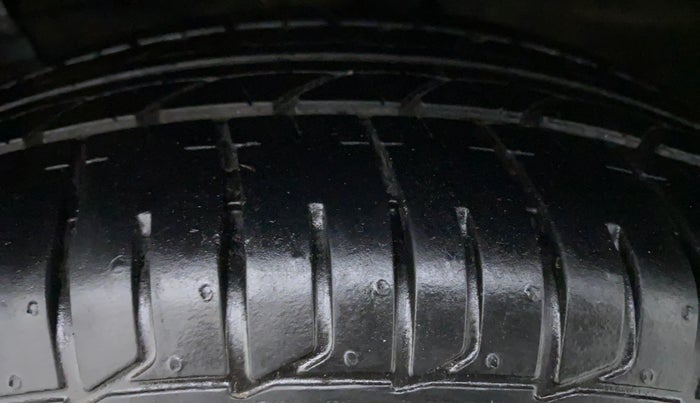 2017 Maruti Ciaz VXI PLUS, Petrol, Manual, 63,181 km, Right Rear Tyre Tread