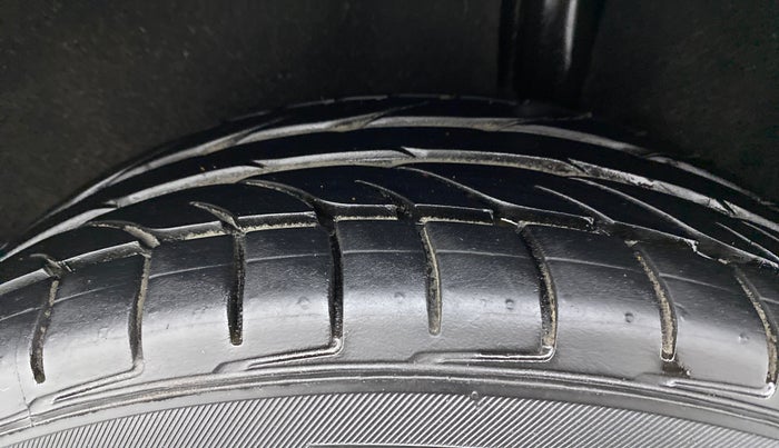 2017 Ford Ecosport TITANIUM 1.5L DIESEL, Diesel, Manual, 35,373 km, Left Rear Tyre Tread