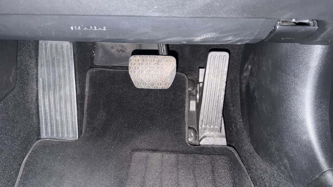 2019 Mazda Mazda3 G20 Touring, Automatic, 130672 km, Pedals and Footmat