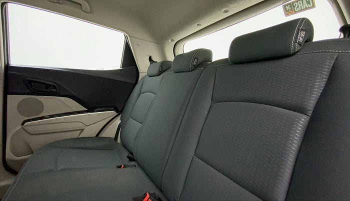 2019 Mahindra XUV300 W6 1.5 DIESEL, Diesel, Manual, 42,027 km, Right Side Rear Door Cabin