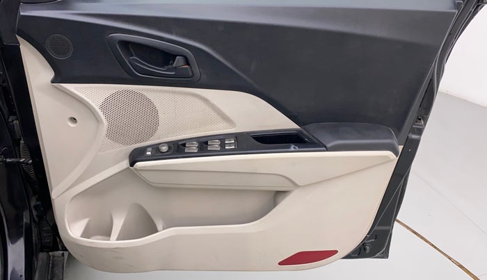 2019 Mahindra XUV300 W6 1.5 DIESEL, Diesel, Manual, 42,027 km, Driver Side Door Panels Control