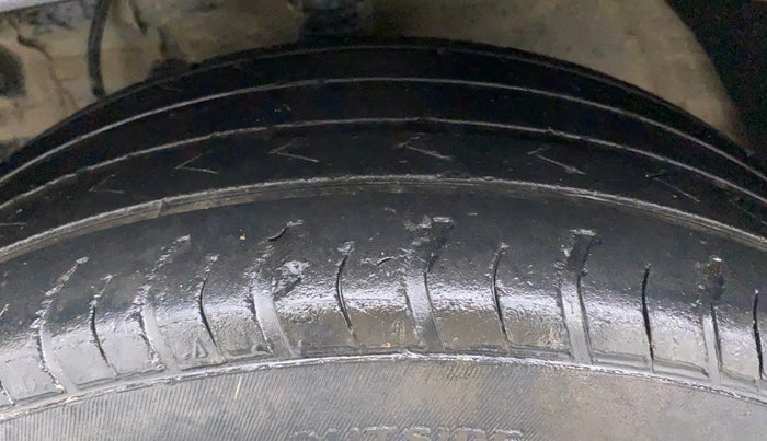 2019 Mahindra XUV300 W6 1.5 DIESEL, Diesel, Manual, 42,027 km, Left Front Tyre Tread