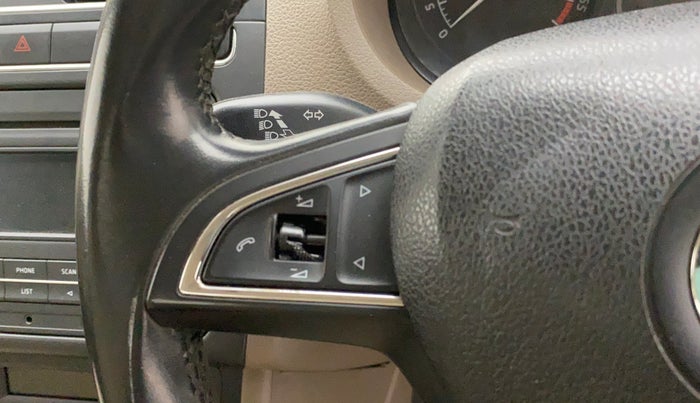 2015 Skoda Rapid 1.5 TDI CR ELEGANCE AT, Diesel, Automatic, 1,07,391 km, Steering wheel - Sound system control has minor damage