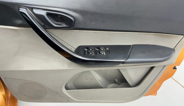 2017 Tata Tiago XT 1.2 REVOTRON, Petrol, Manual, 73,948 km, Driver Side Door Panels Control