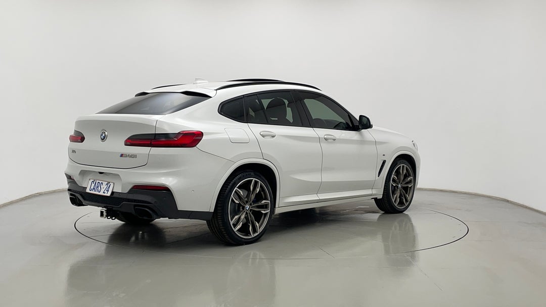 Right Back Diagonal (45- Degree) View