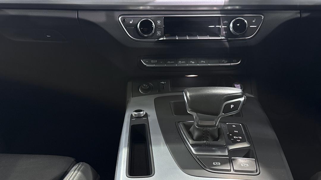 2021 Audi Q5 45 Tfsi Quattro Sport Mhev, Automatic, 71642 km, Gear Lever 