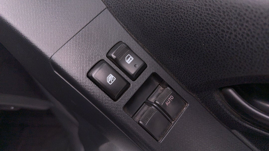 2019 Isuzu D-MAX Sx Hi-ride (4x2), Automatic, 132217 km, Drivers Side Door Panel Controls