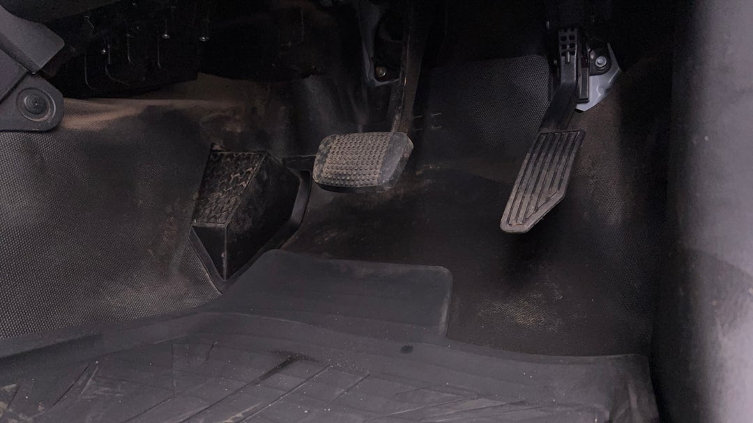 2019 Isuzu D-MAX Sx Hi-ride (4x2), Automatic, 132217 km, Pedals and Footmat