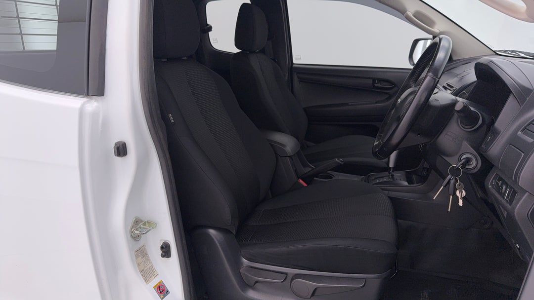 2019 Isuzu D-MAX Sx Hi-ride (4x2), Automatic, 132217 km, Right Side Front Door Cabin View