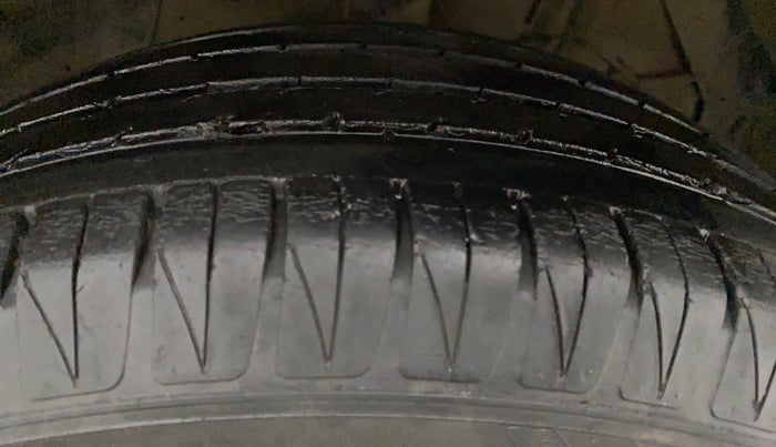 2016 Maruti Vitara Brezza ZDI PLUS DUAL TONE, Diesel, Manual, 58,285 km, Left Rear Tyre Tread