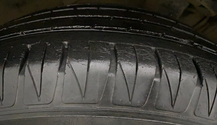 2016 Maruti Vitara Brezza ZDI PLUS DUAL TONE, Diesel, Manual, 58,285 km, Right Rear Tyre Tread