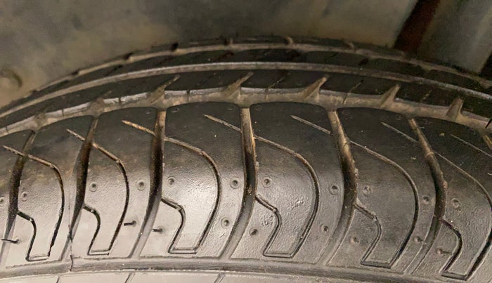 2013 Maruti Swift VDI, Diesel, Manual, 40,551 km, Left Rear Tyre Tread