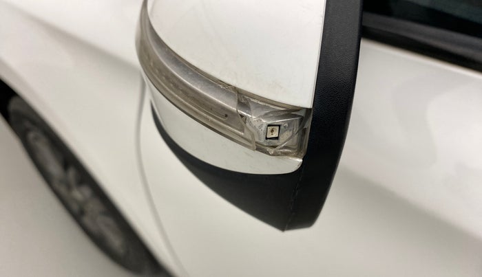 2019 Hyundai Elite i20 1.2 SPORTS PLUS VTVT CVT, Petrol, Automatic, 30,638 km, Left rear-view mirror - Indicator light has minor damage