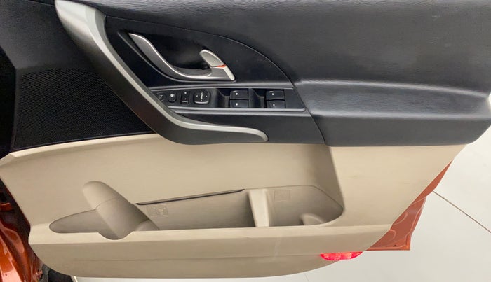 2015 Mahindra XUV500 W10, Diesel, Manual, 57,926 km, Driver Side Door Panels Control