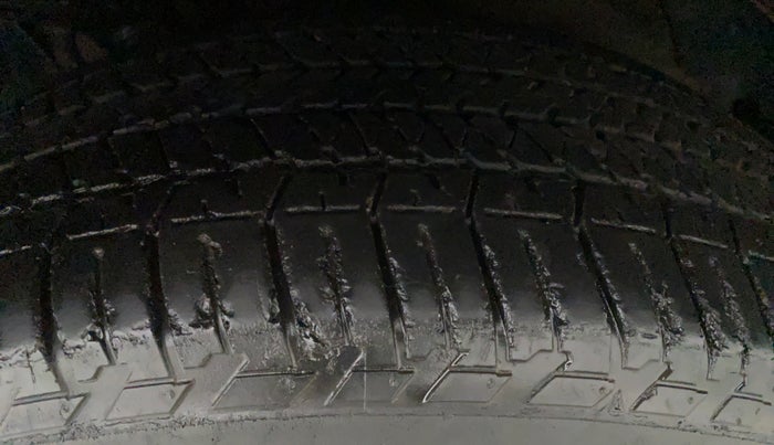 2015 Mahindra XUV500 W10, Diesel, Manual, 57,926 km, Left Front Tyre Tread