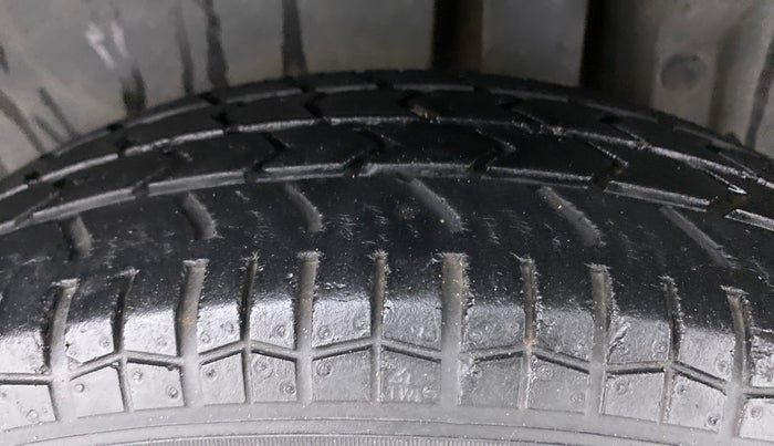 2014 Maruti Swift Dzire VXI, Petrol, Manual, 48,332 km, Left Rear Tyre Tread