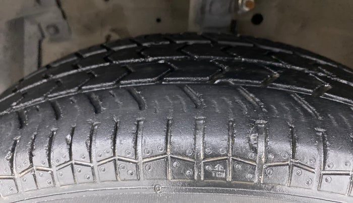 2014 Maruti Swift Dzire VXI, Petrol, Manual, 48,332 km, Left Front Tyre Tread
