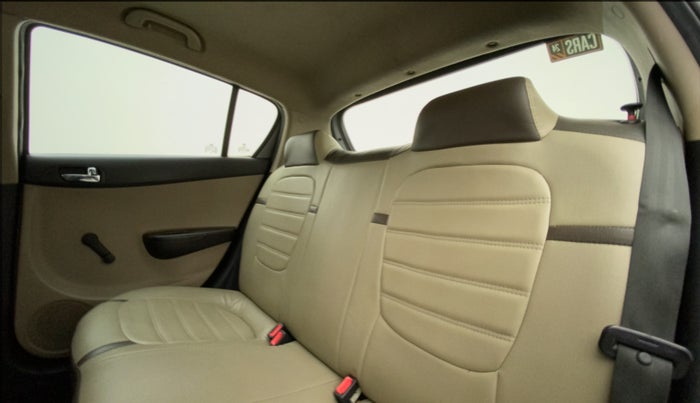 2013 Hyundai i20 ERA 1.2, Petrol, Manual, 26,227 km, Right Side Rear Door Cabin