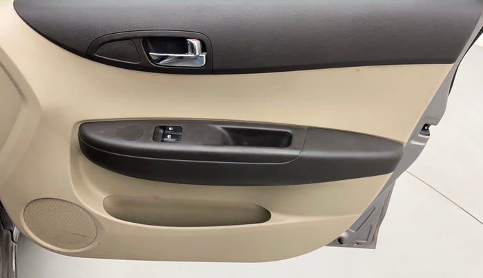 2013 Hyundai i20 ERA 1.2, Petrol, Manual, 26,227 km, Driver Side Door Panels Control