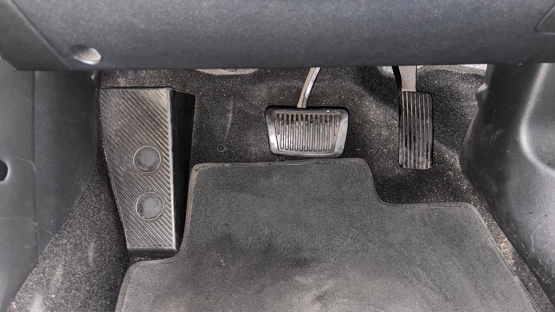 2018 Hyundai Kona Go (FWD), Automatic, 107543 km, Pedals and Footmat