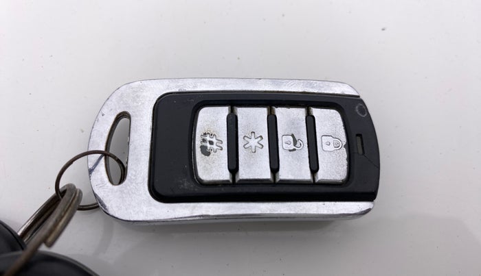 2017 Volkswagen Ameo TRENDLINE 1.5L, Diesel, Manual, 86,802 km, Lock system - Remote key not functional