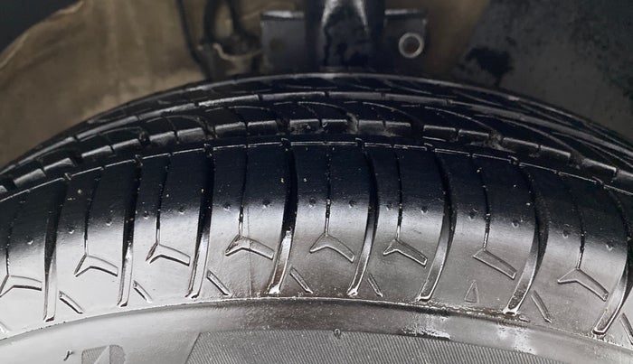 2017 Volkswagen Ameo TRENDLINE 1.5L, Diesel, Manual, 86,802 km, Right Front Tyre Tread