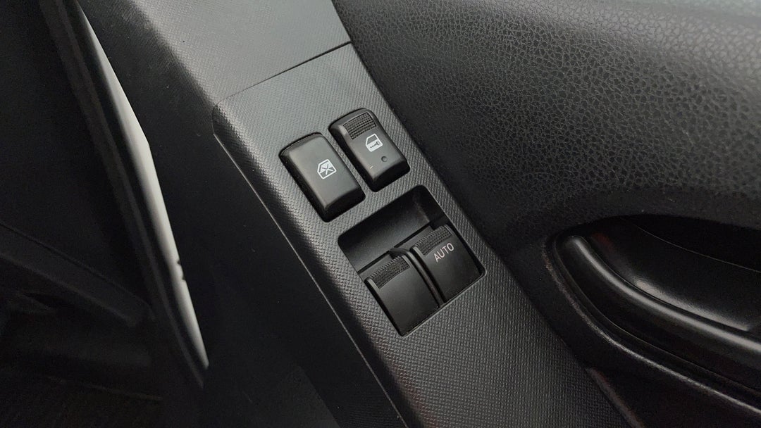 2019 Isuzu D-MAX Sx Hi-ride (4x2), Automatic, 67931 km, Drivers Side Door Panel Controls