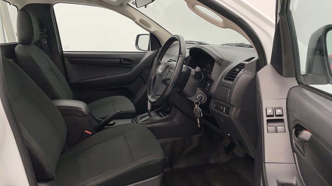 2019 Isuzu D-MAX Sx Hi-ride (4x2), Automatic, 67931 km, Right Side Front Door Cabin View