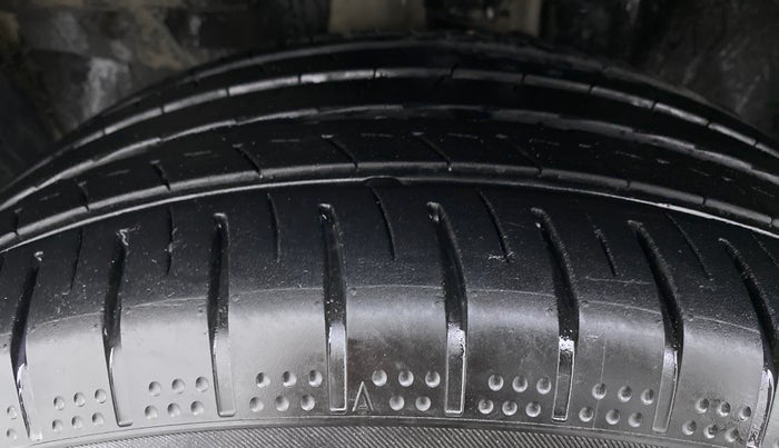 2018 Jeep Compass 2.0 LONGITUDE (O), Diesel, Manual, 62,801 km, Left Front Tyre Tread