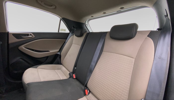 2017 Hyundai Elite i20 ASTA 1.2 (O), Petrol, Manual, 18,738 km, Right Side Rear Door Cabin